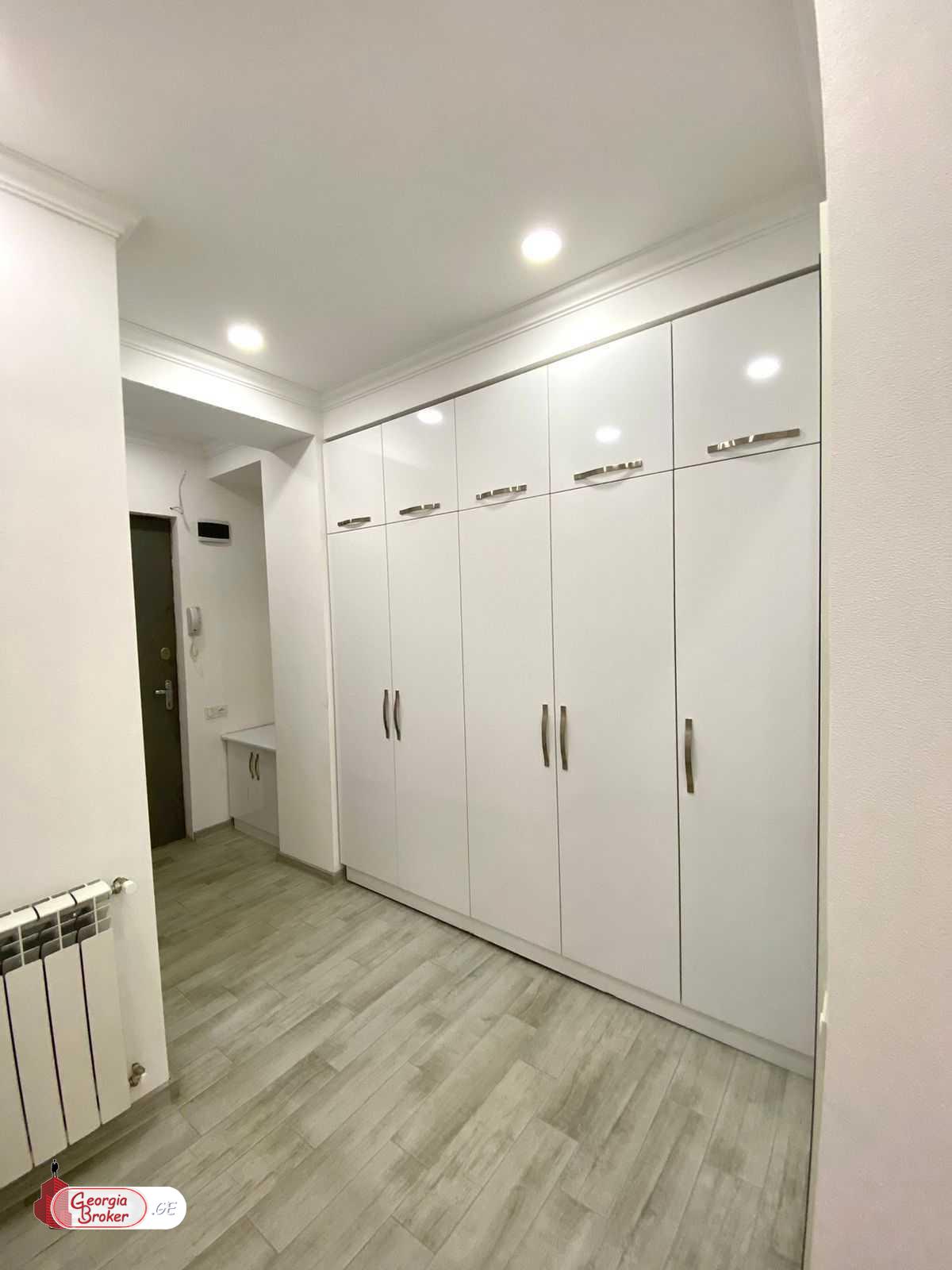 nearly repaired 2-room apartment for rent