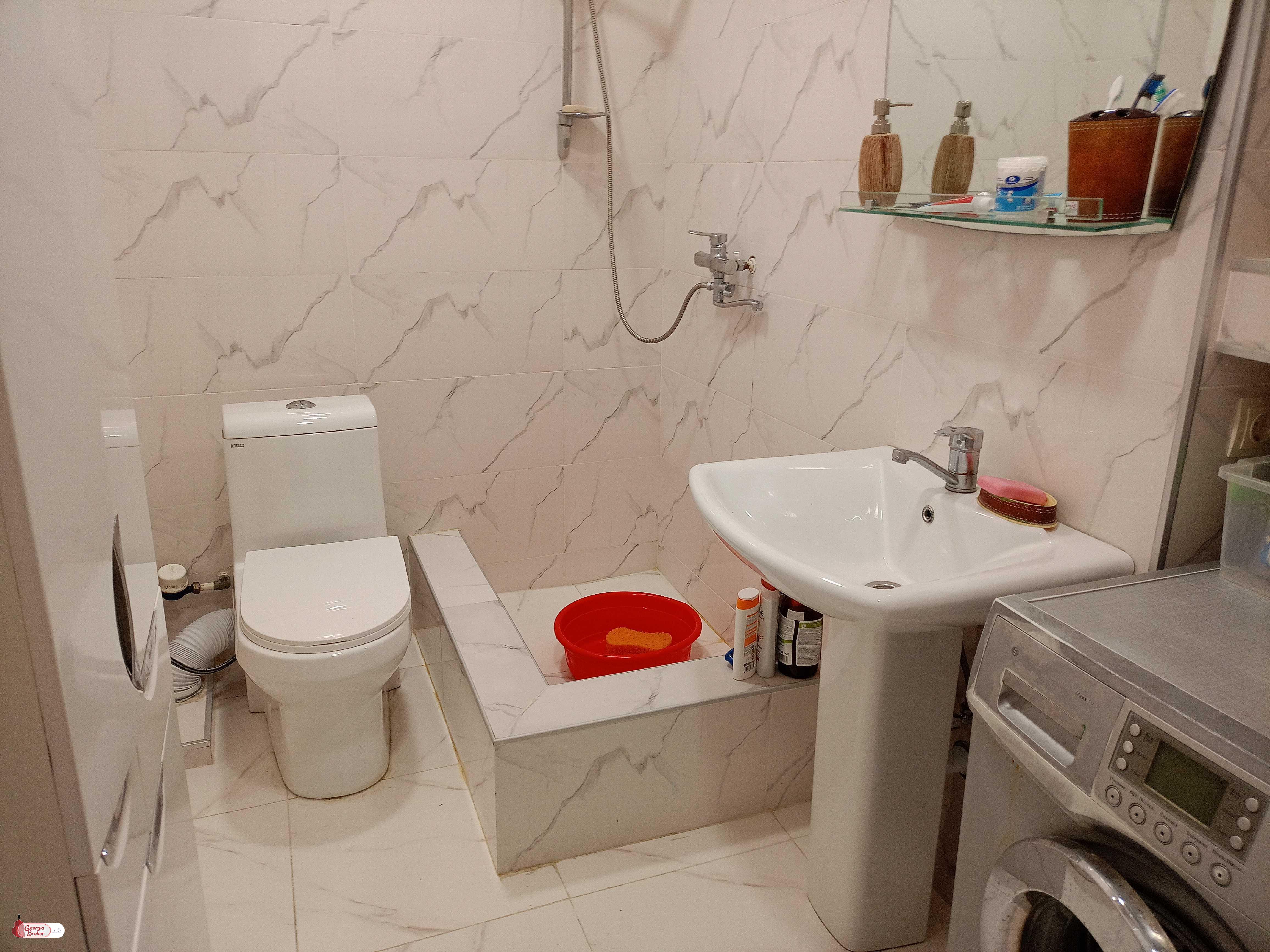 იყიდება ახალი გარემონტებული 3 ოთახიანი ბინა