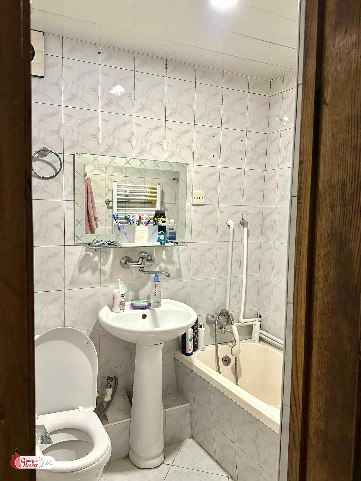 იყიდება ახალი გარემონტებული 3 ოთახიანი ბინა