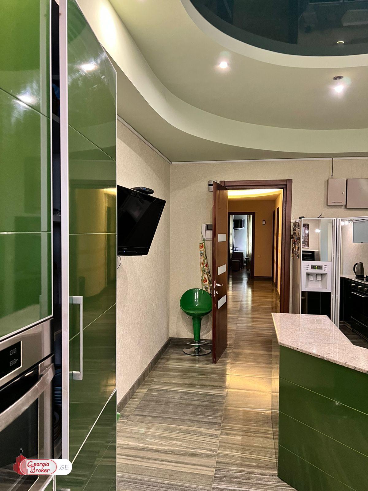 იყიდება ახალი გარემონტებული 6 ოთახიანი ბინა