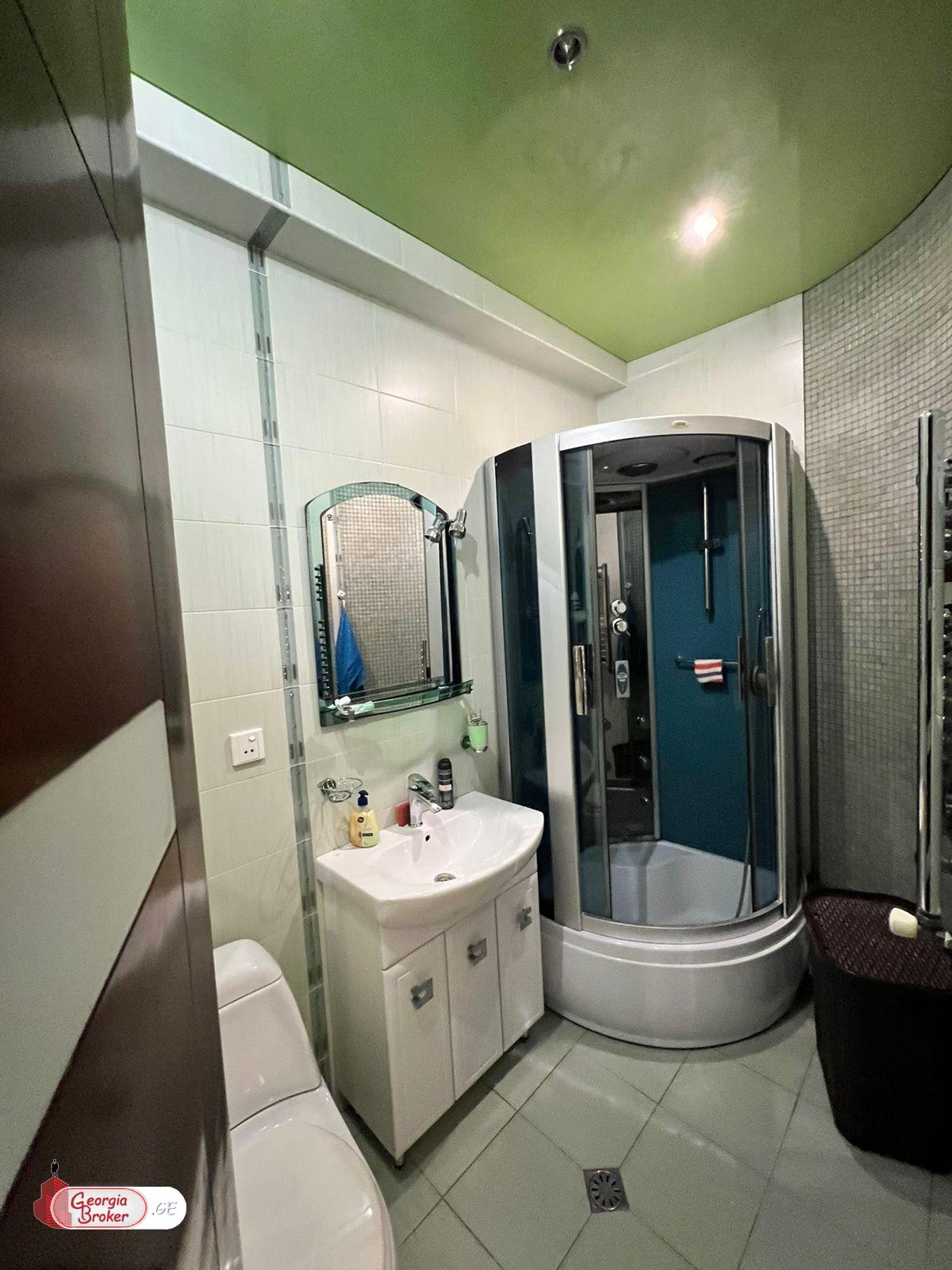 იყიდება ახალი გარემონტებული 6 ოთახიანი ბინა