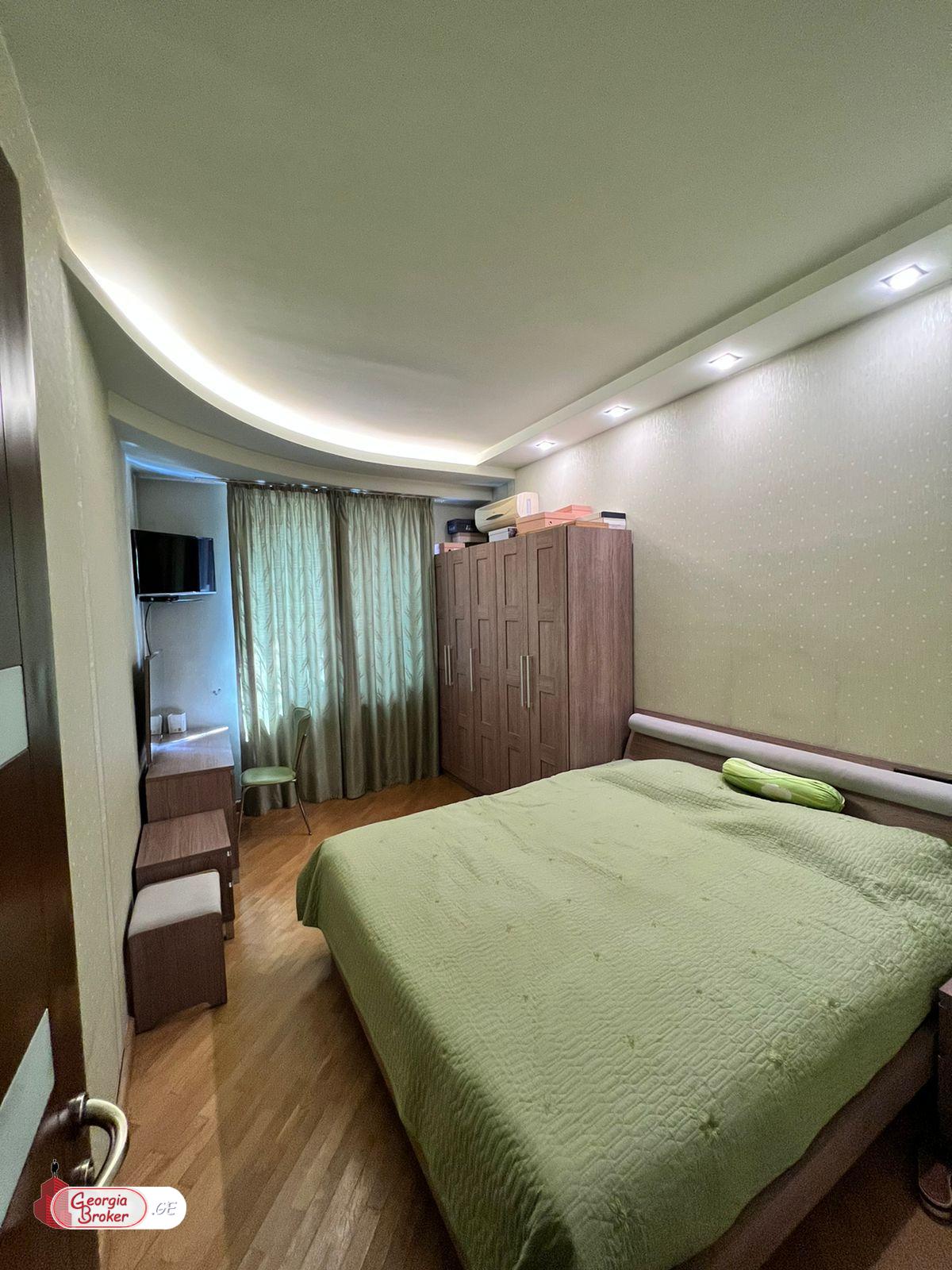 იყიდება ახალი გარემონტებული 6 ოთახიანი ბინა