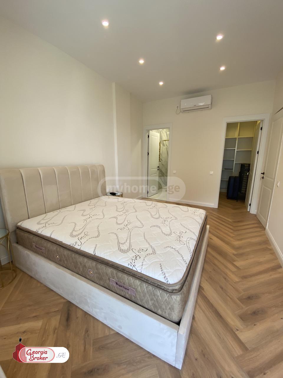 nearly repaired 3-room apartment for sale