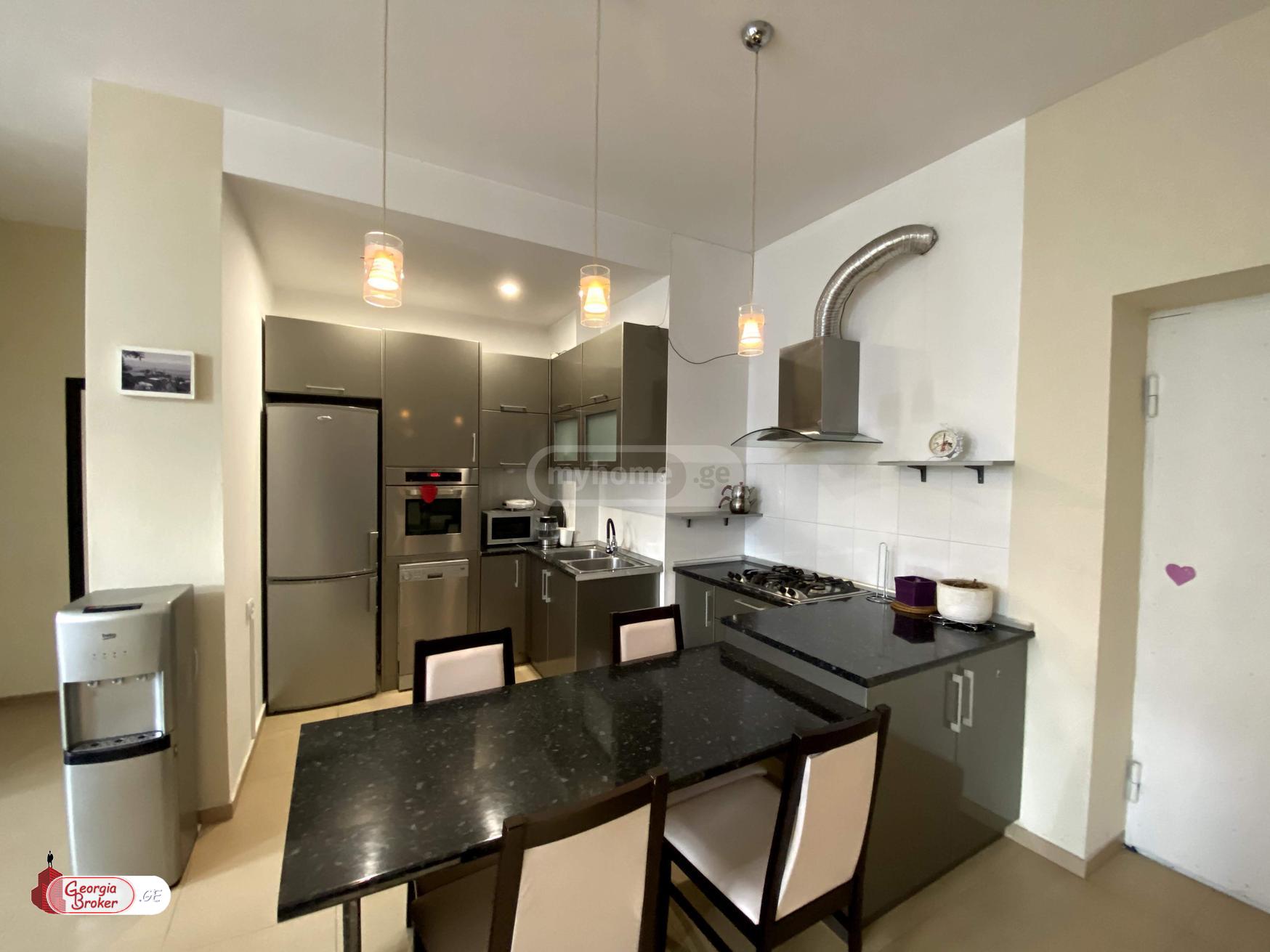 продается квартира с новым ремонтом 3-комнаты