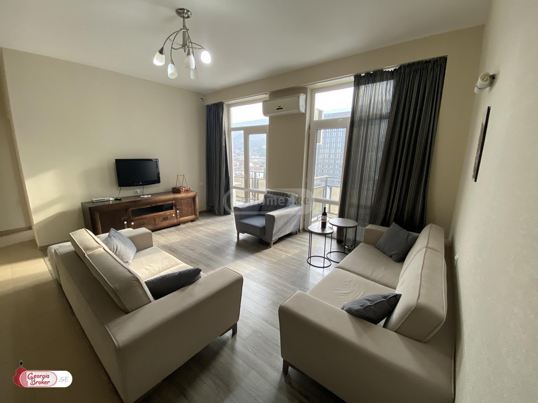 продается квартира с новым ремонтом 3-комнаты