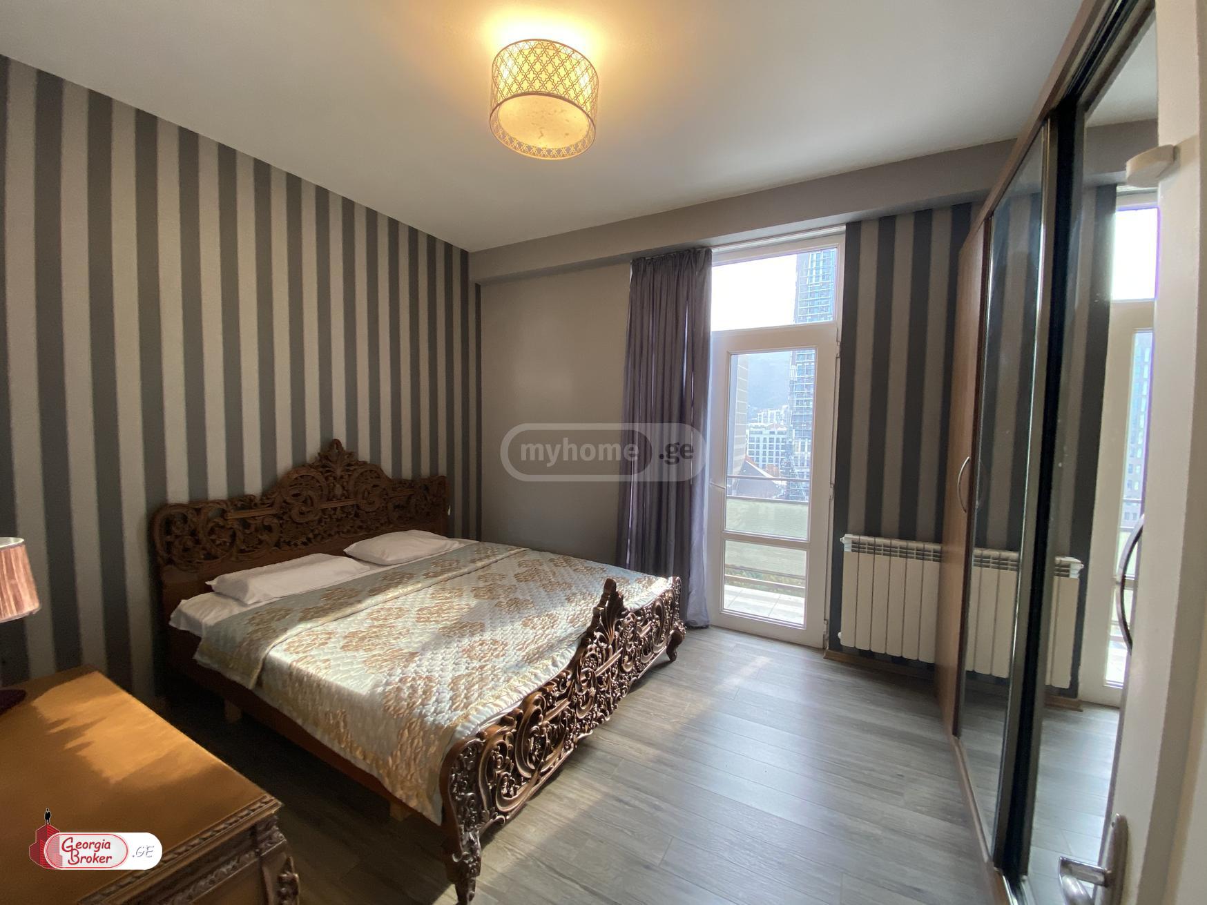 продается квартира с новым ремонтом 3-комнаты