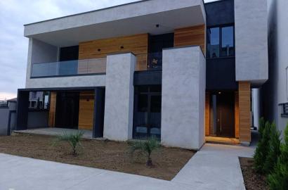 nearly repaired 8-room house for sale