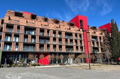 продается квартира с новым ремонтом 3-комнаты