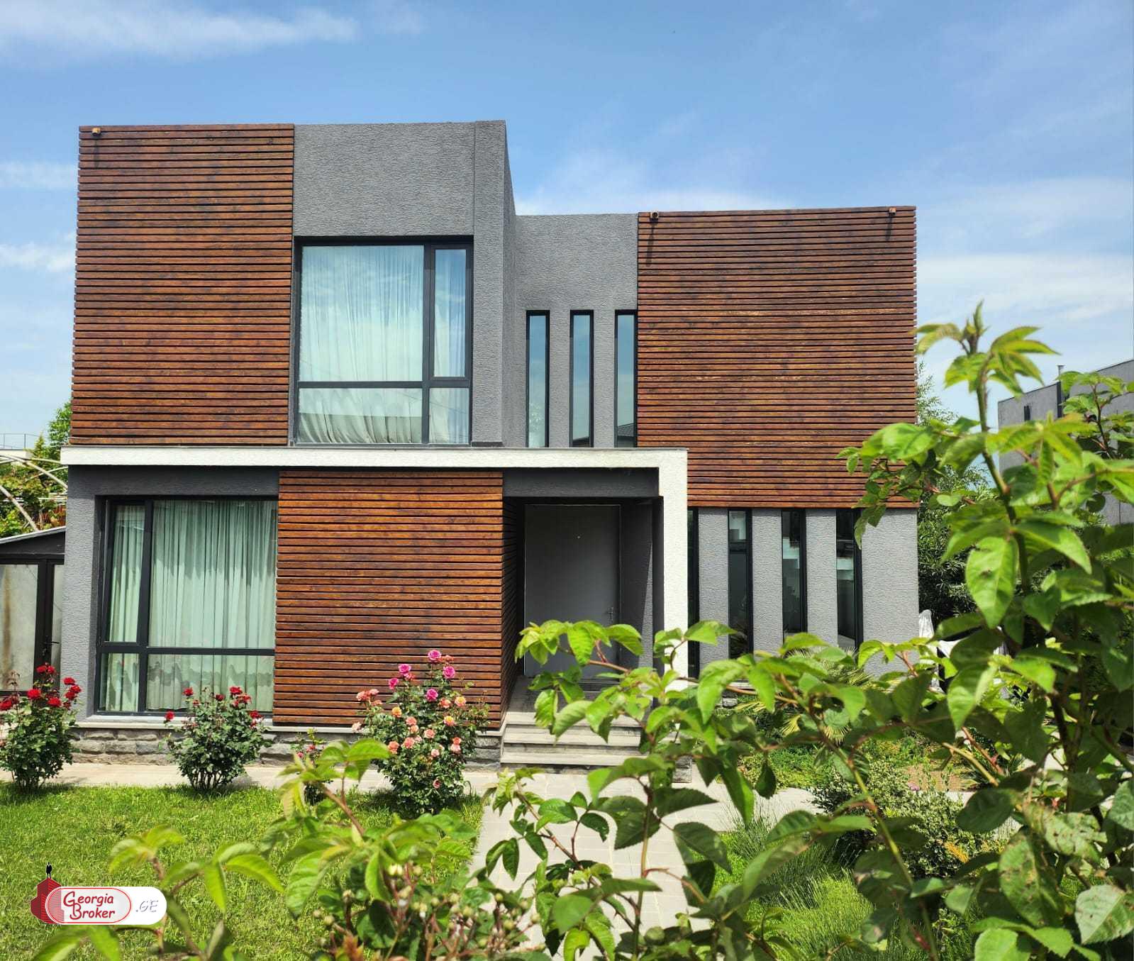 nearly repaired 7-room house for sale