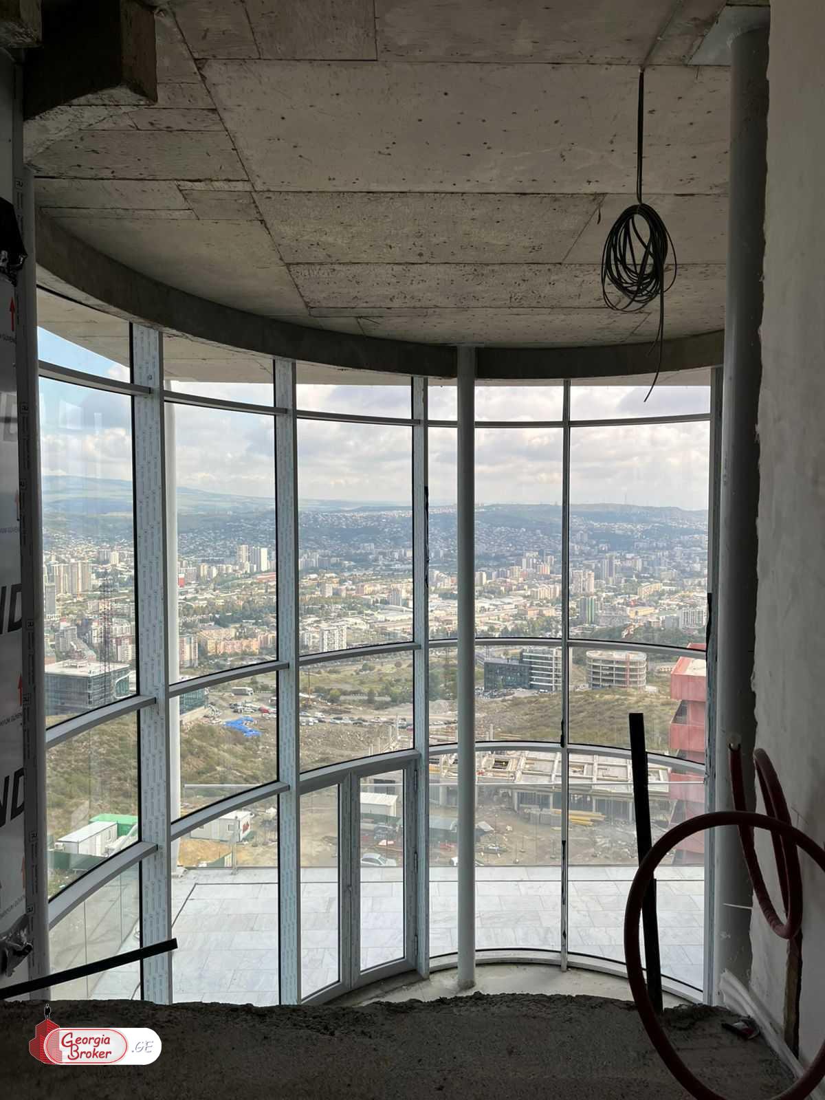 იყიდება ახალი გარემონტებული 5 ოთახიანი ბინა