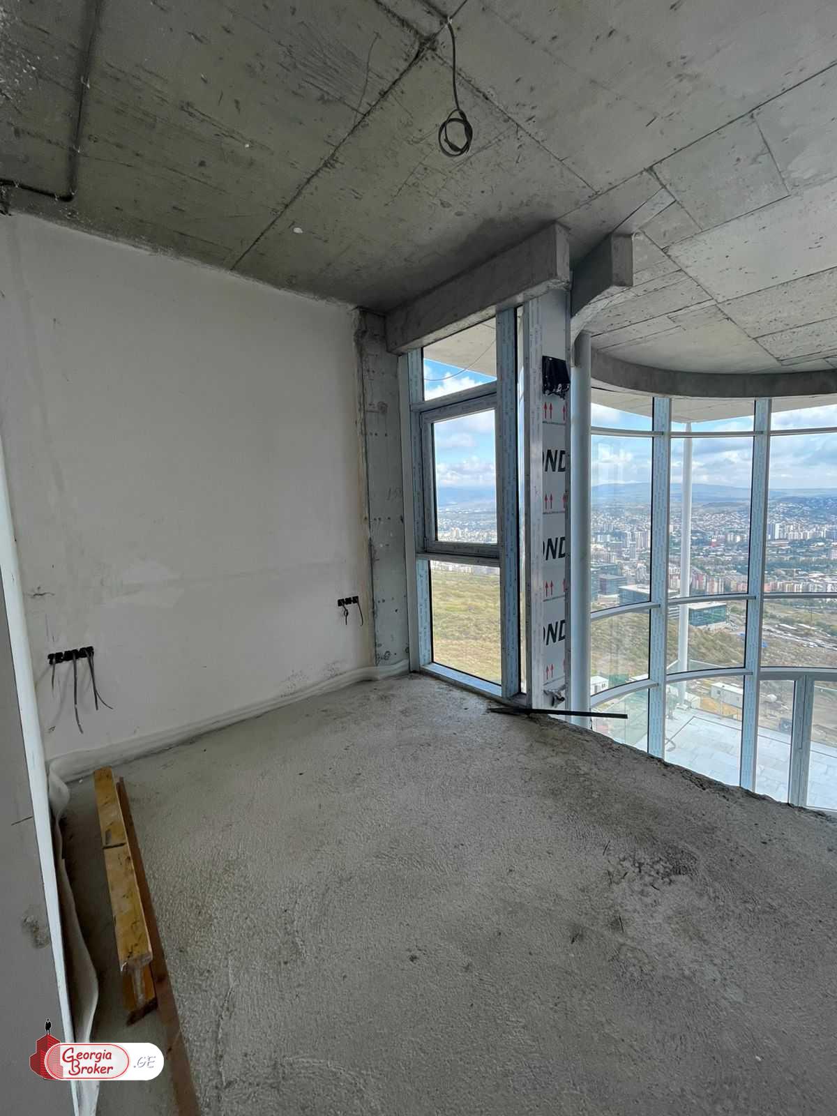 იყიდება ახალი გარემონტებული 5 ოთახიანი ბინა