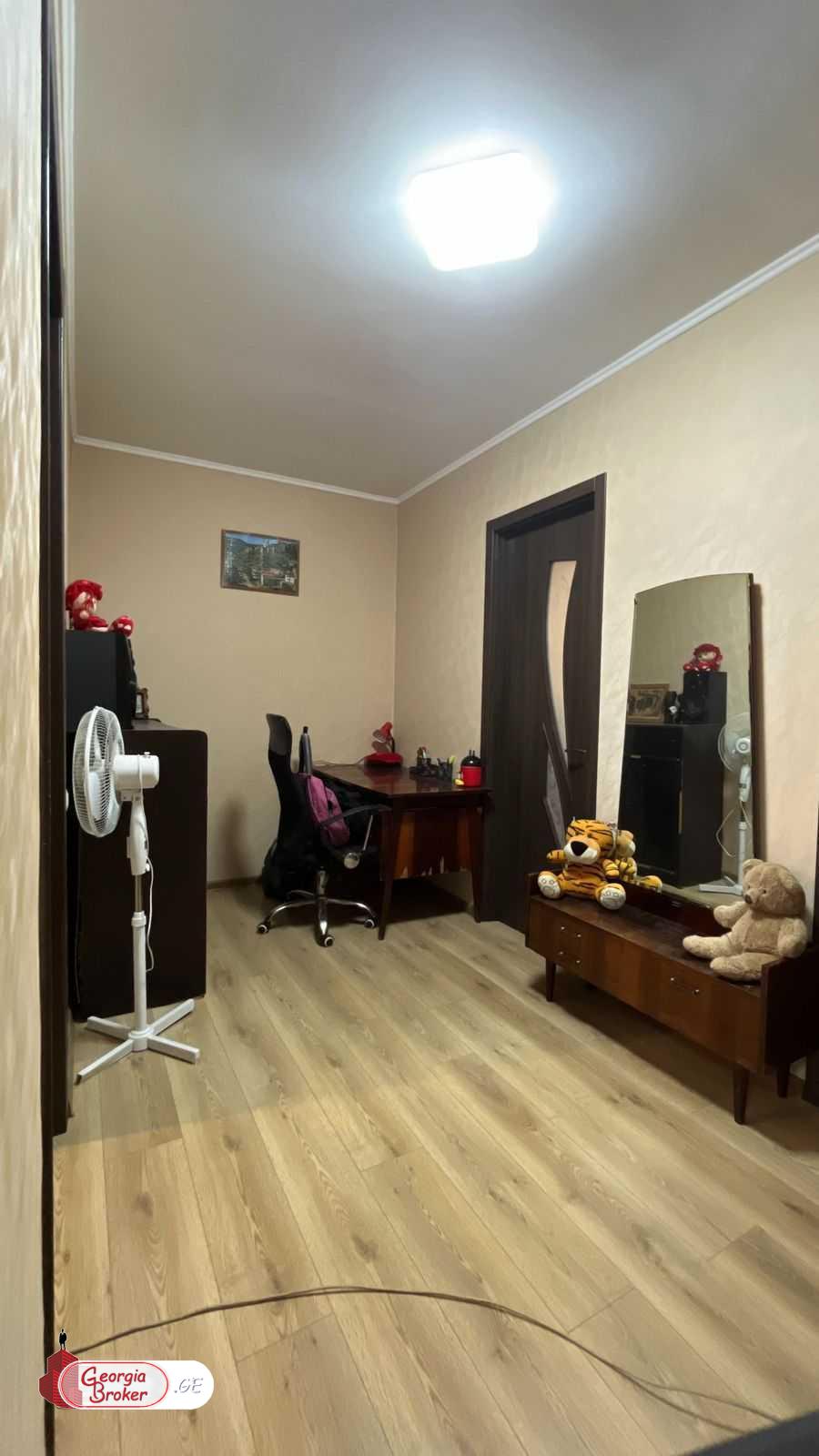 продается дом с новым ремонтом 5-комнат