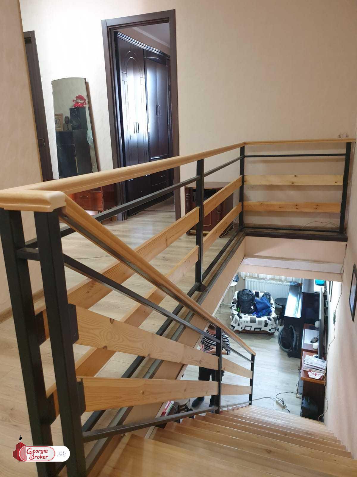 продается дом с новым ремонтом 5-комнат