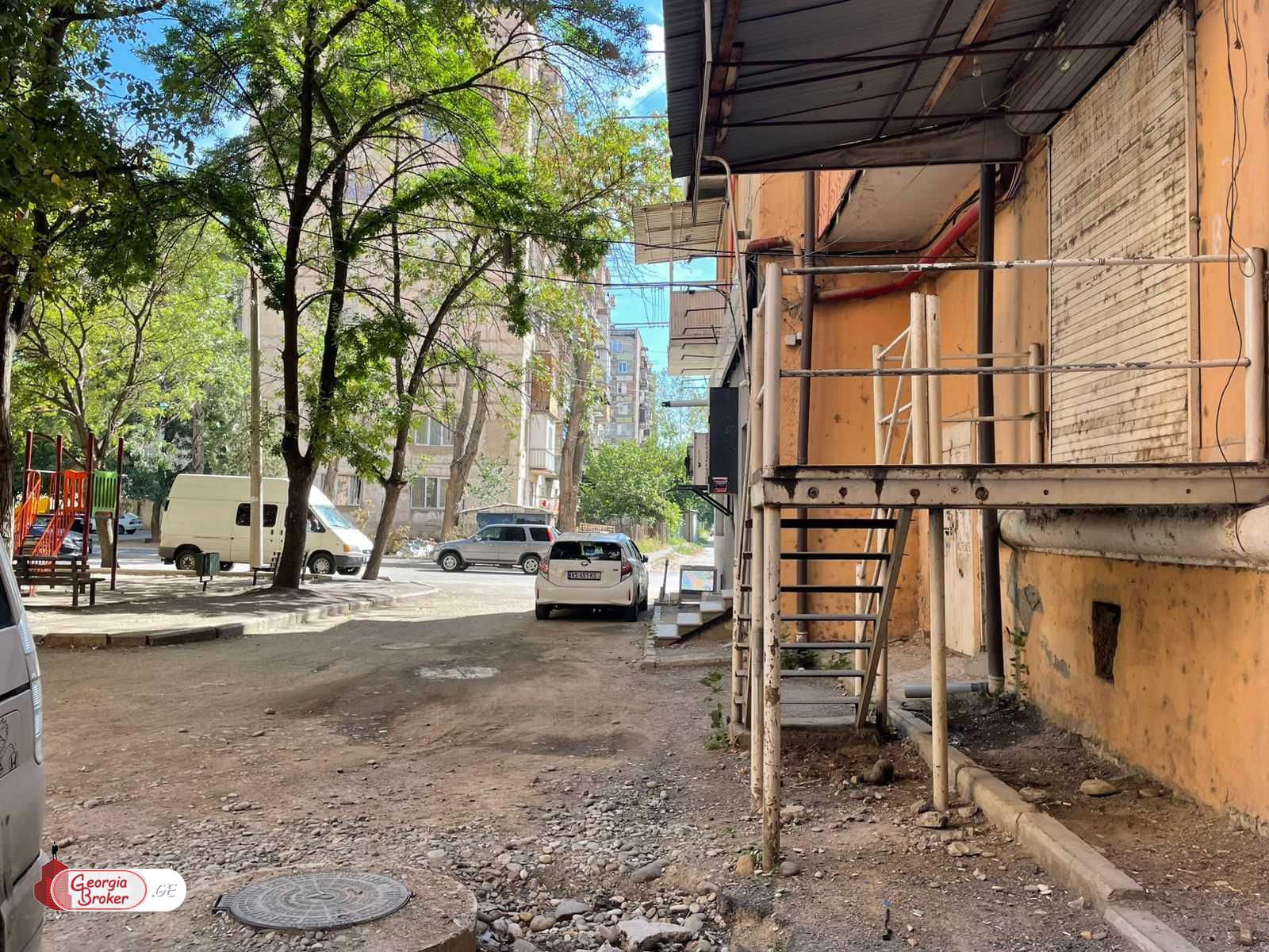 продается квартира с новым ремонтом 5-комнат