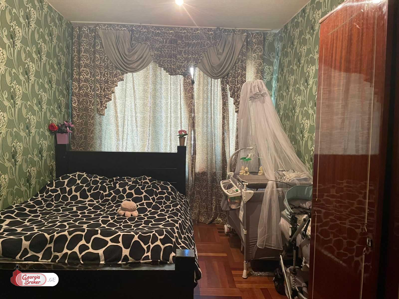 продается квартира с новым ремонтом 5-комнат