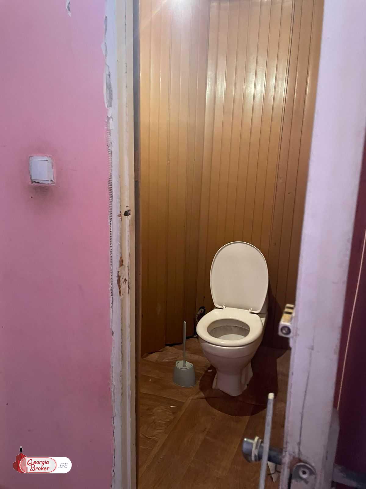 продается квартира с новым ремонтом 5-комнат