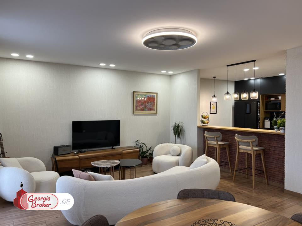 იყიდება ახალი გარემონტებული 4 ოთახიანი ბინა