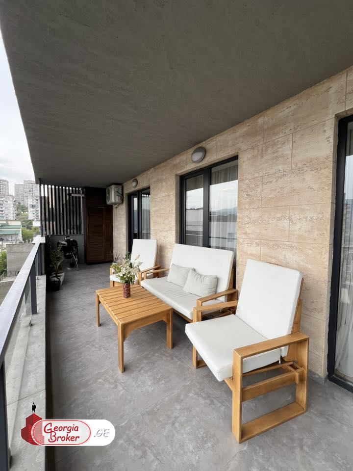 იყიდება ახალი გარემონტებული 4 ოთახიანი ბინა