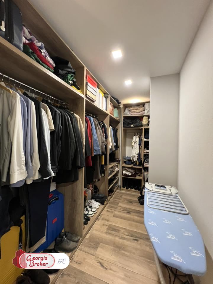 იყიდება ახალი გარემონტებული 4 ოთახიანი ბინა