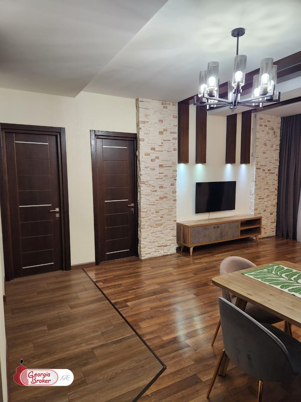 იყიდება ახალი გარემონტებული 4 ოთახიანი ბინა