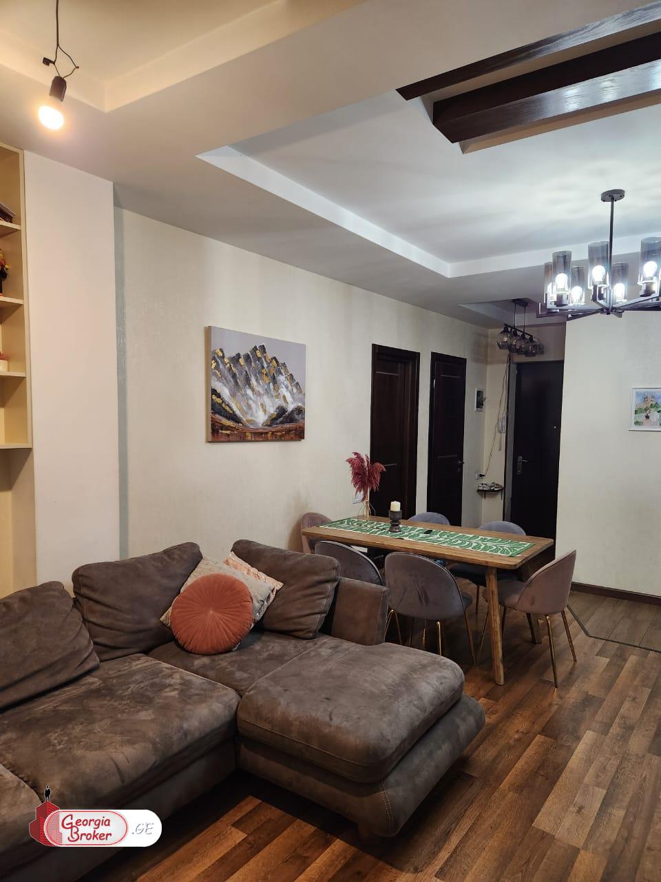 იყიდება ახალი გარემონტებული 4 ოთახიანი ბინა