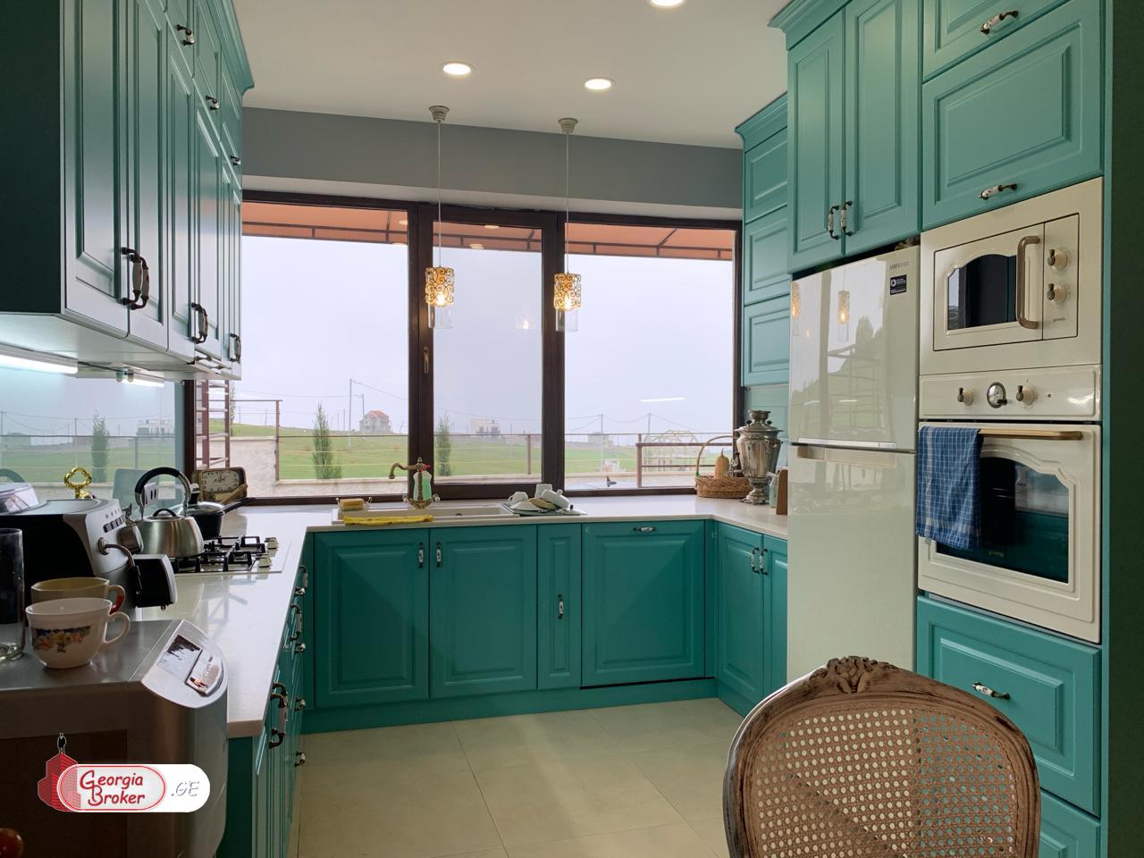 продается дом с новым ремонтом 4-комнаты