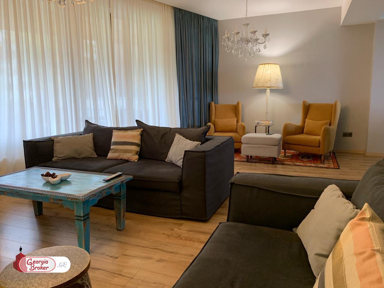 продается дом с новым ремонтом 4-комнаты