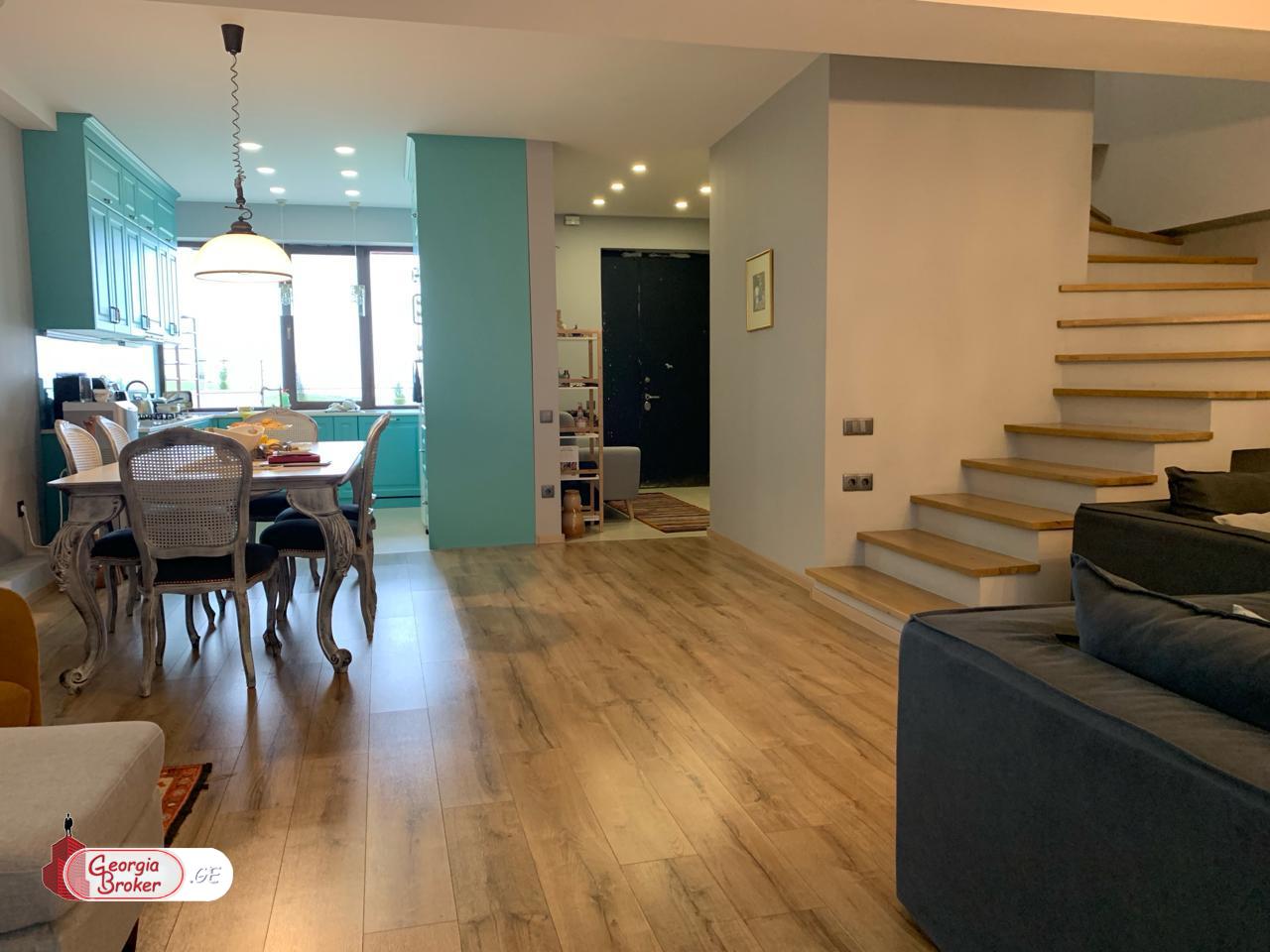 продается дом с новым ремонтом 4-комнаты