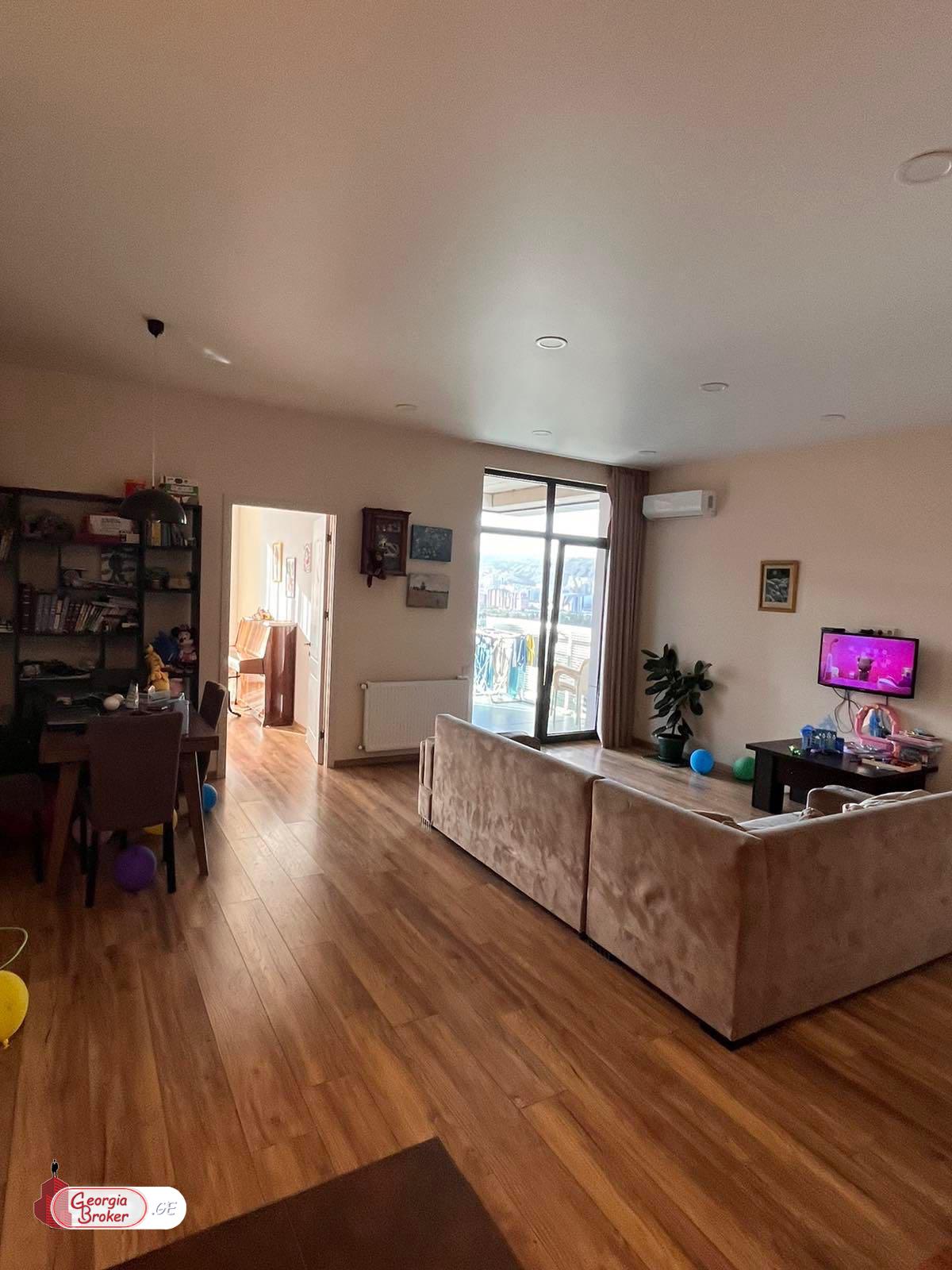 продается квартира с новым ремонтом 3-комнаты