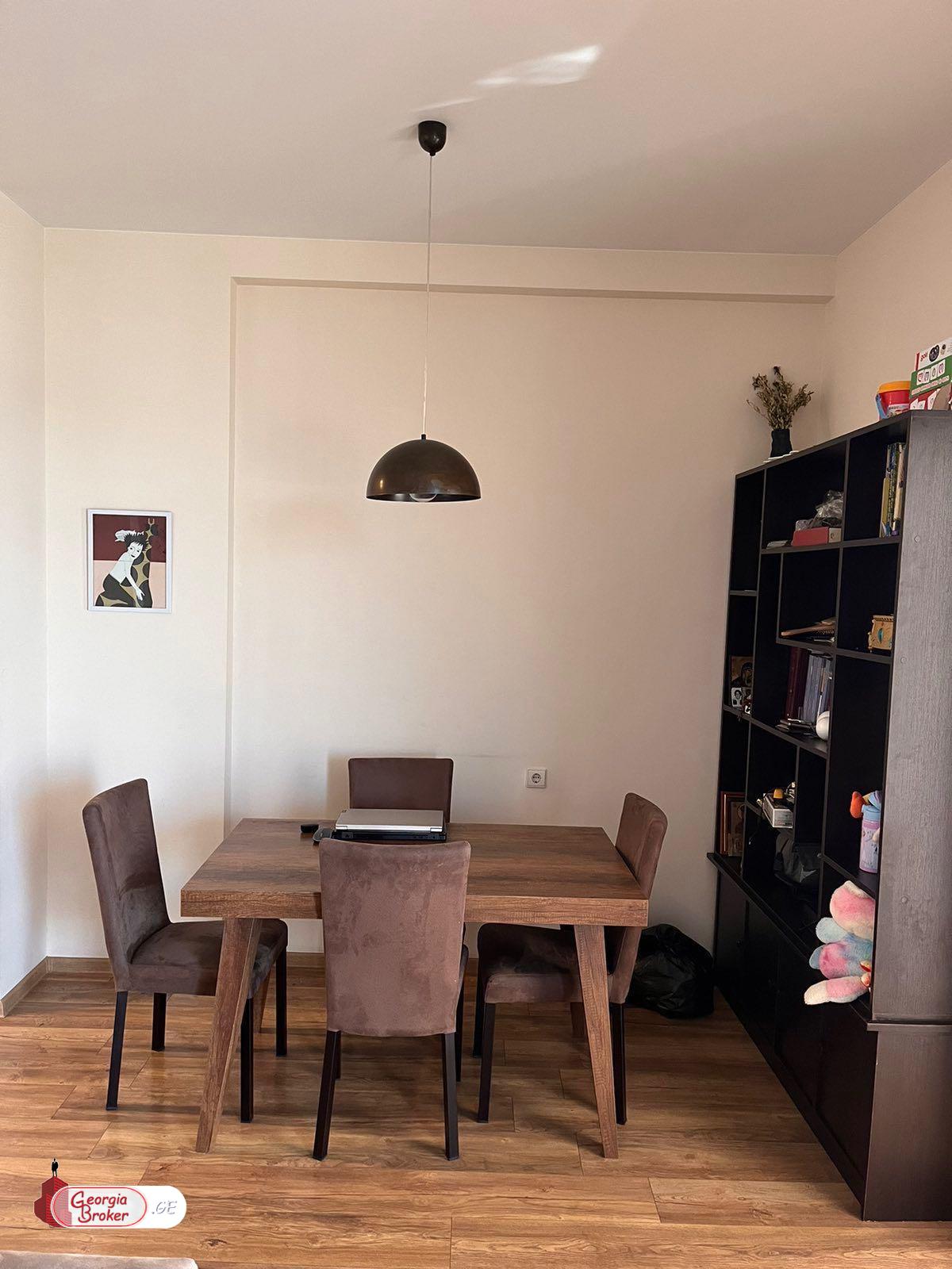 продается квартира с новым ремонтом 3-комнаты