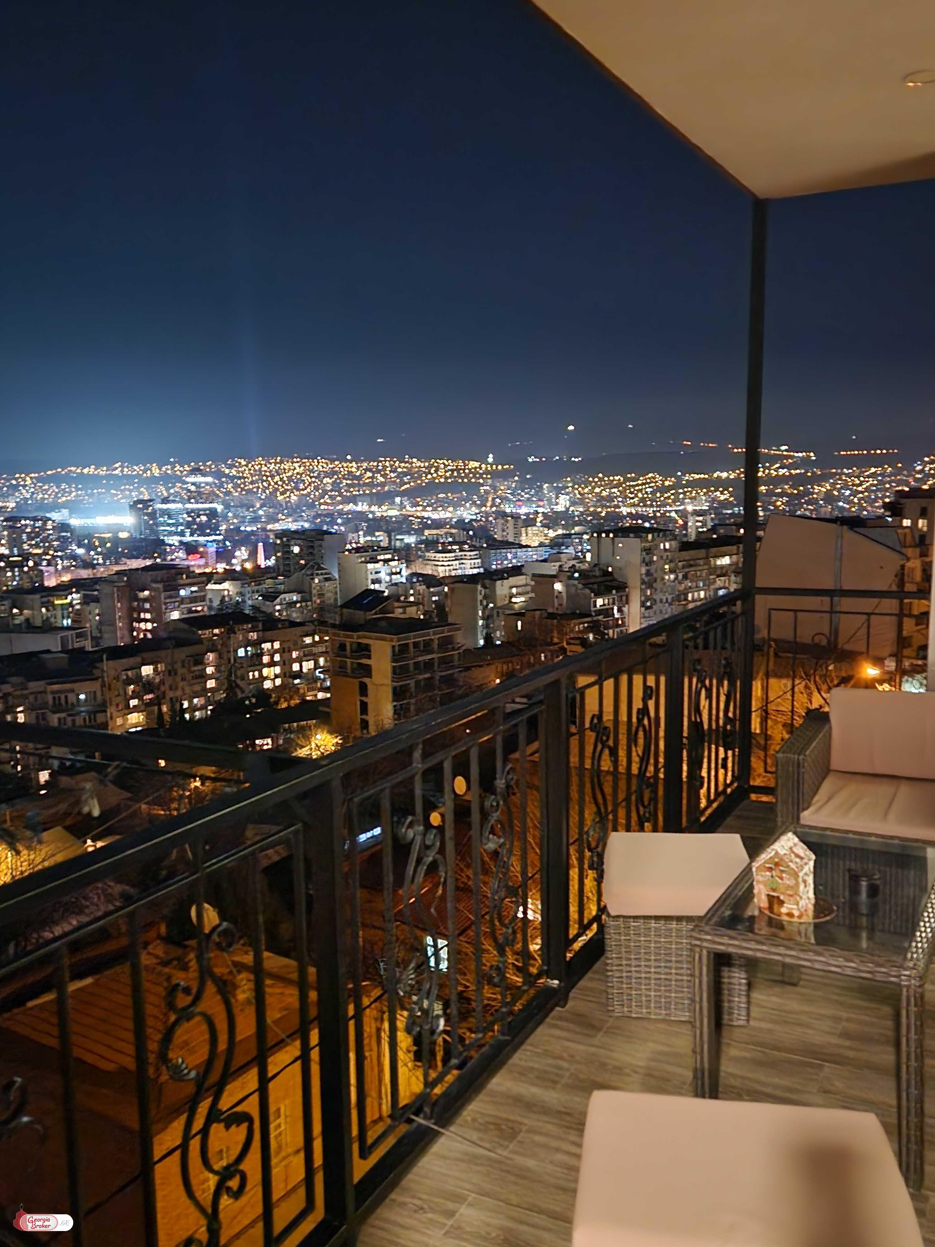 იყიდება ახალი გარემონტებული 5 ოთახიანი ბინა