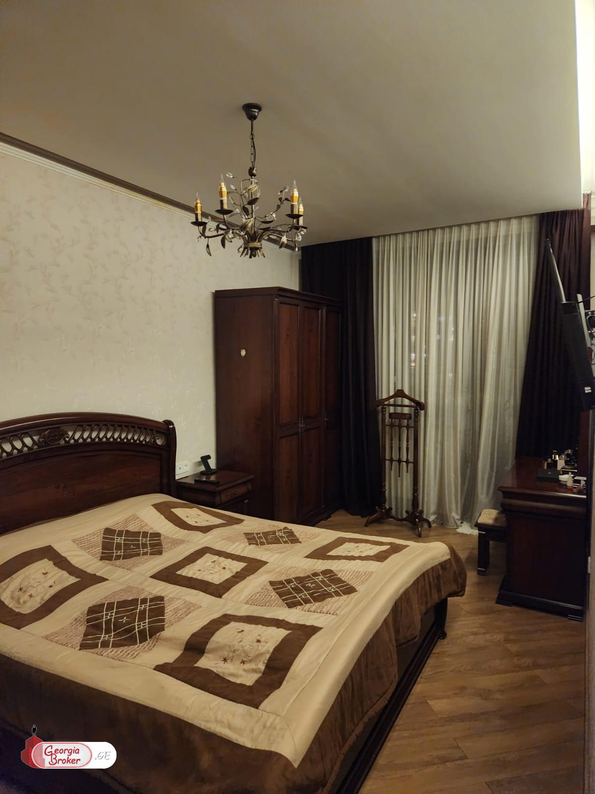 იყიდება ახალი გარემონტებული 5 ოთახიანი ბინა