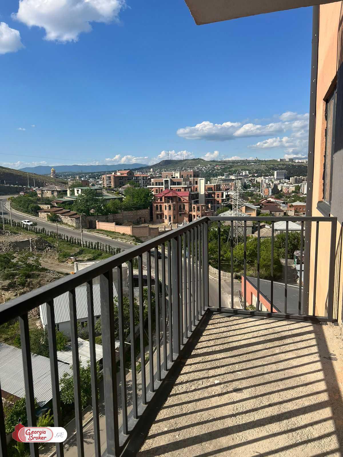 იყიდება ახალი გარემონტებული 2 ოთახიანი ბინა