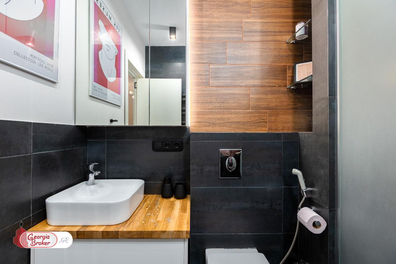 продается квартира с новым ремонтом 3-комнаты