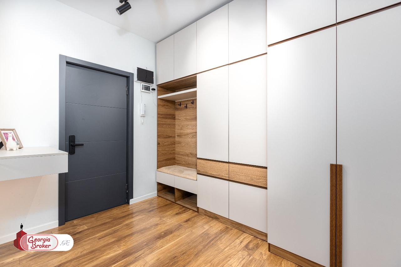 продается квартира с новым ремонтом 3-комнаты