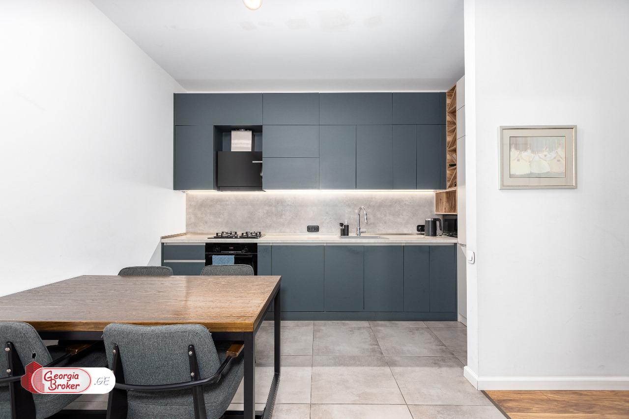 продается квартира с новым ремонтом 3-комнаты