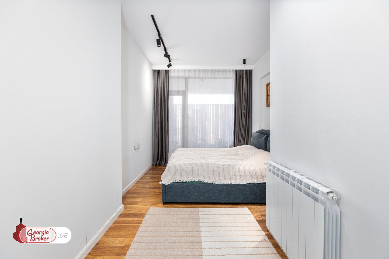 продается квартира с новым ремонтом 3-комнаты