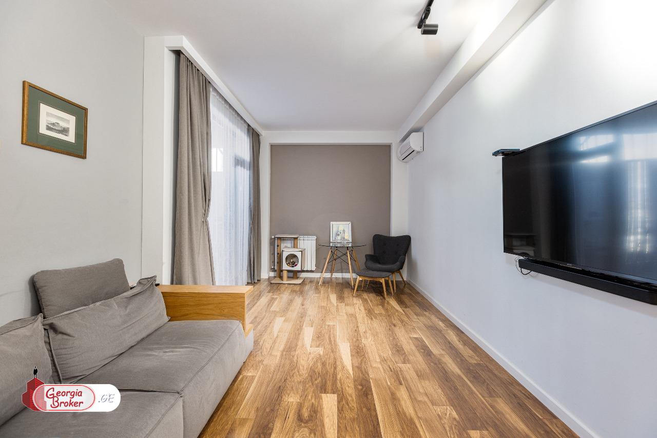 продается квартира с новым ремонтом 3-комнаты