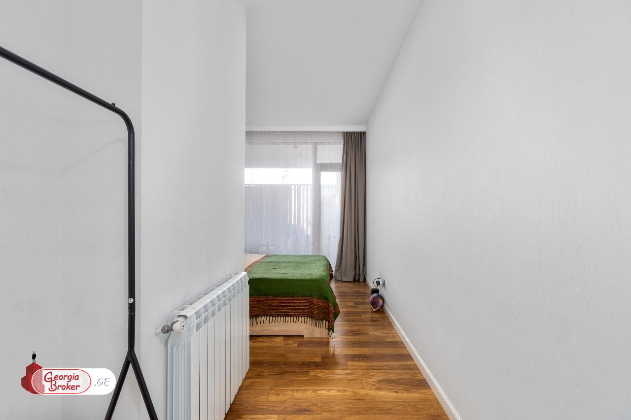 продается квартира с новым ремонтом 3-комнаты