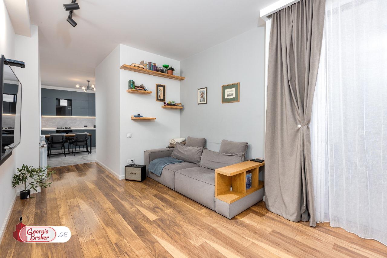 продается квартира с новым ремонтом 3-комнаты