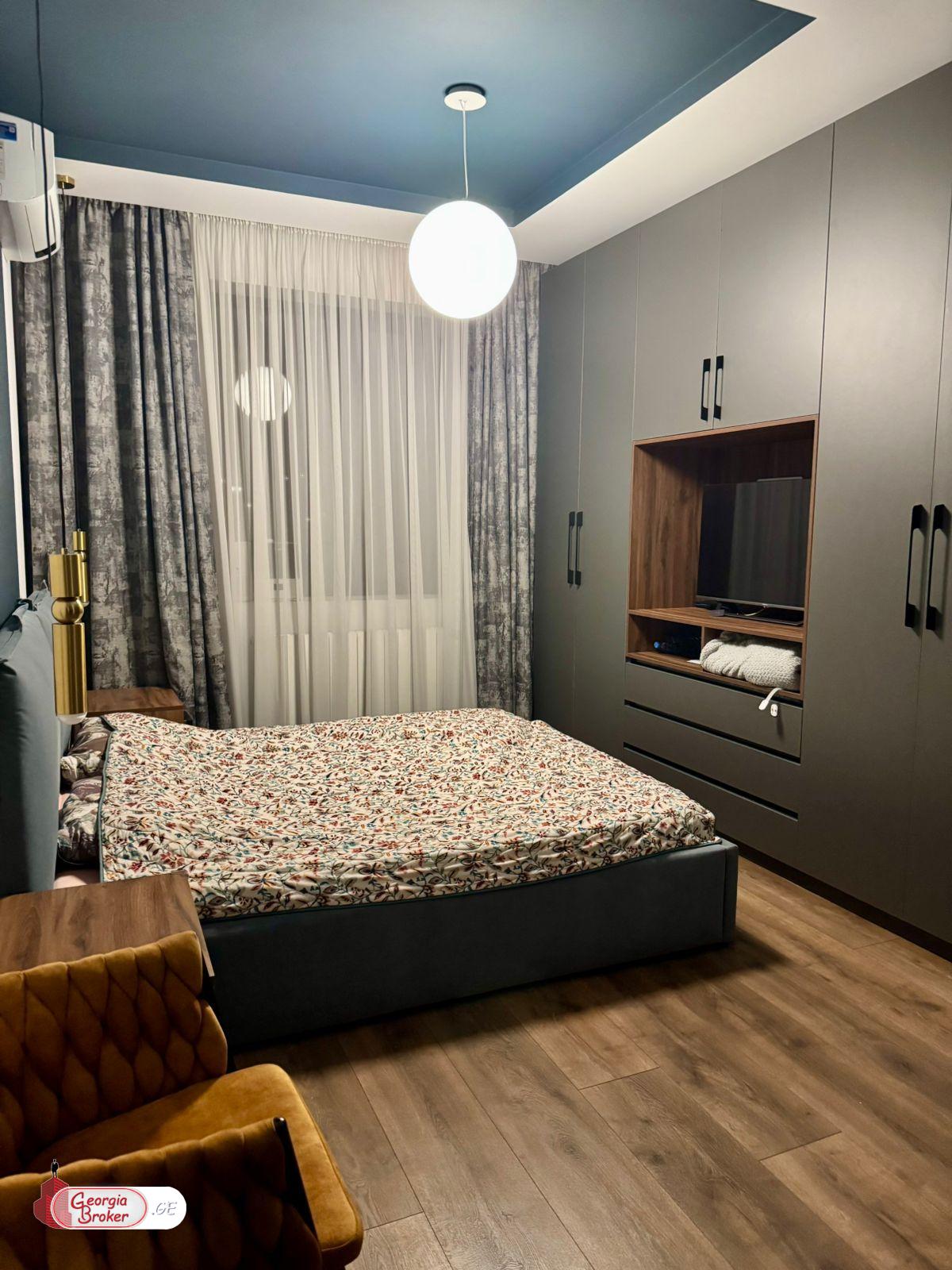 продается квартира с новым ремонтом 4-комнаты