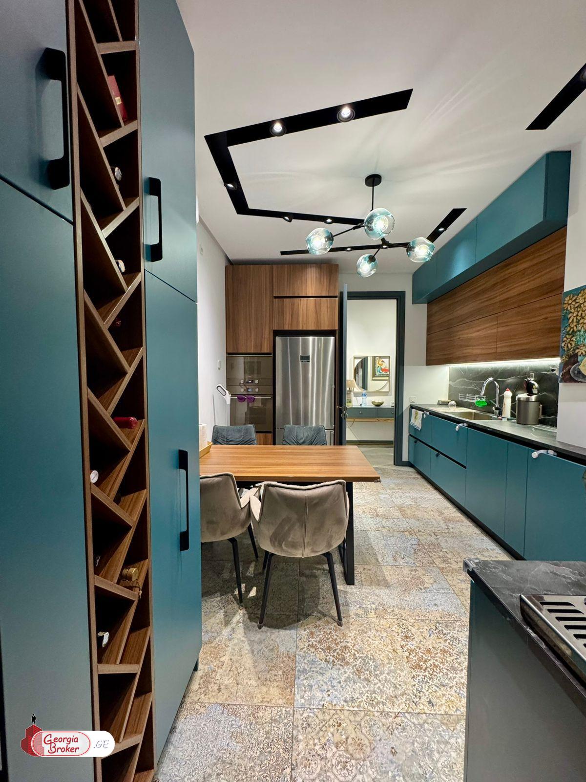 продается квартира с новым ремонтом 4-комнаты