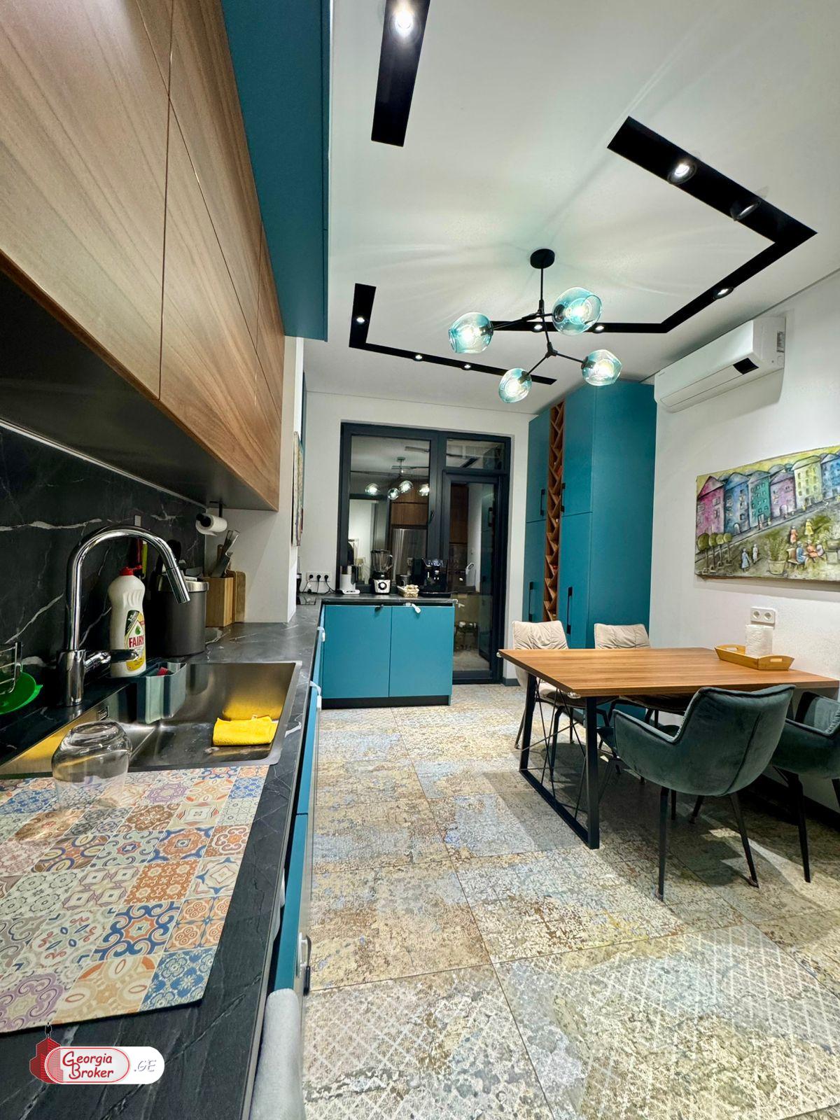 продается квартира с новым ремонтом 4-комнаты