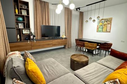 продается квартира с новым ремонтом 4-комнаты