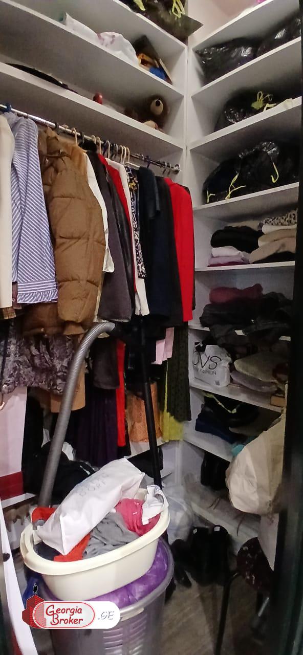 იყიდება ახალი გარემონტებული ბინა