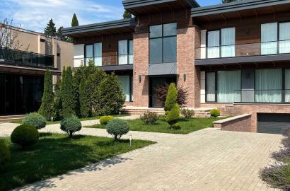 ქირავდება ახალი გარემონტებული 11 ოთახიანი სახლი