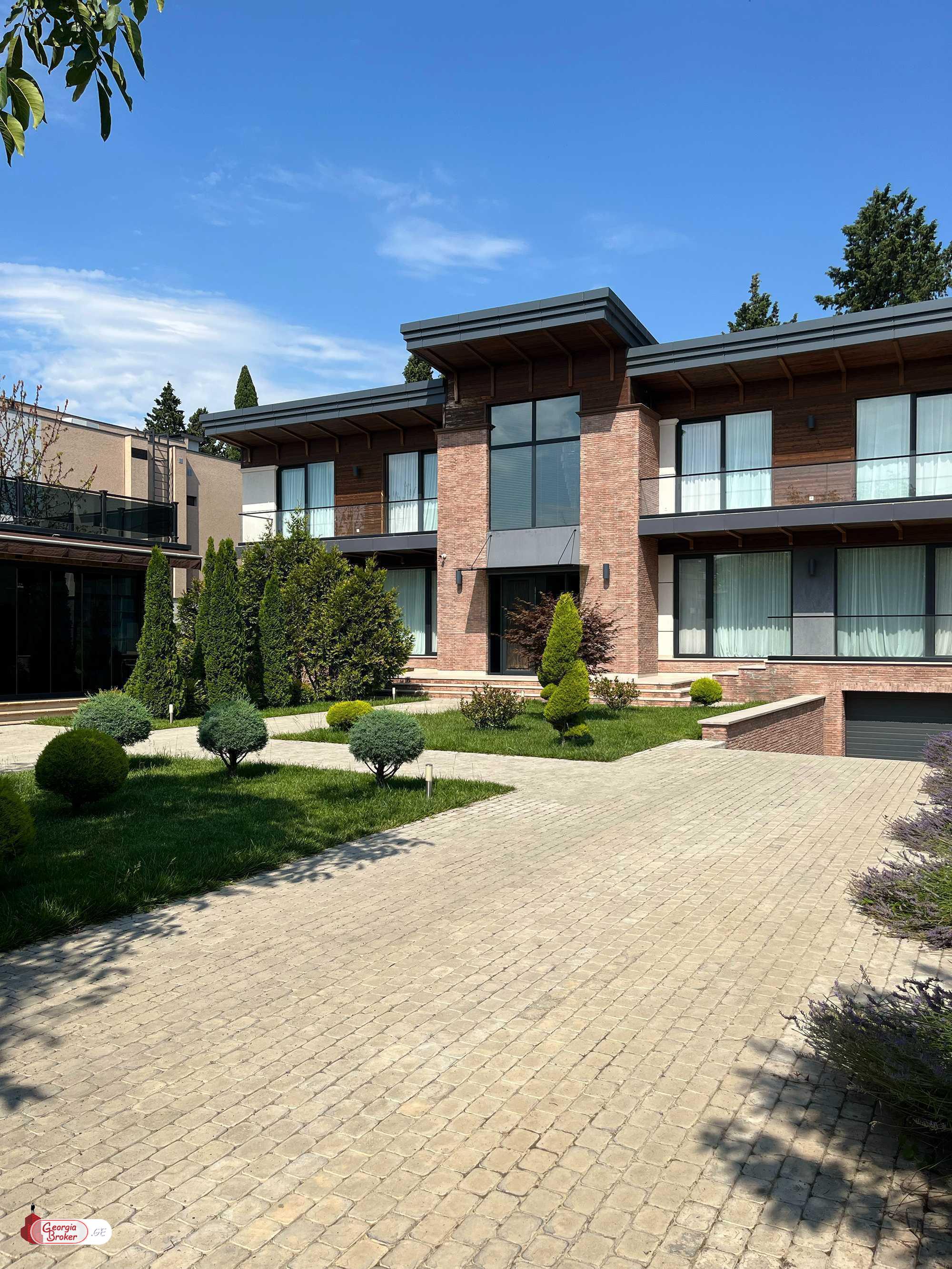 ქირავდება ახალი გარემონტებული 11 ოთახიანი სახლი