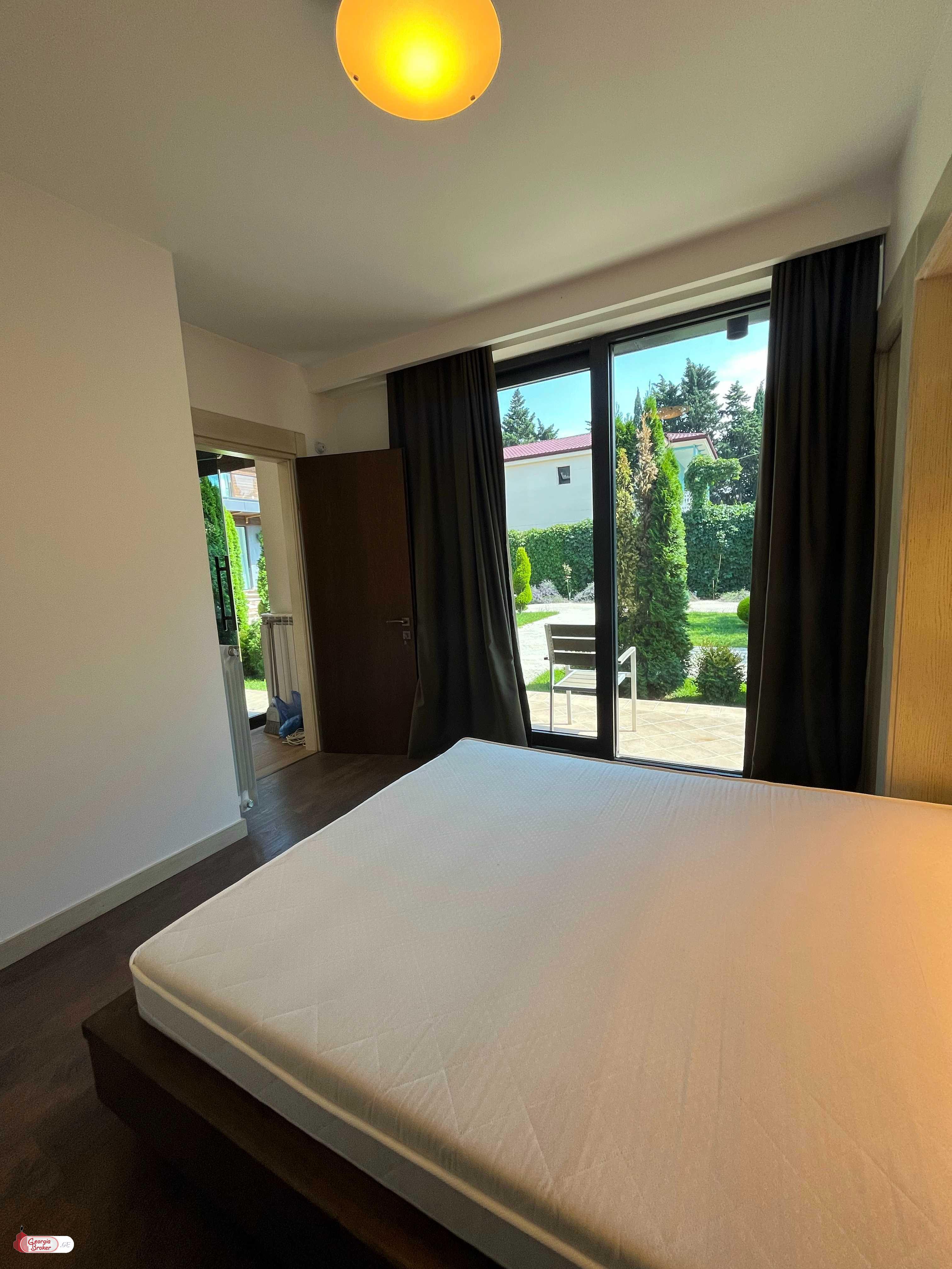 ქირავდება ახალი გარემონტებული 11 ოთახიანი სახლი