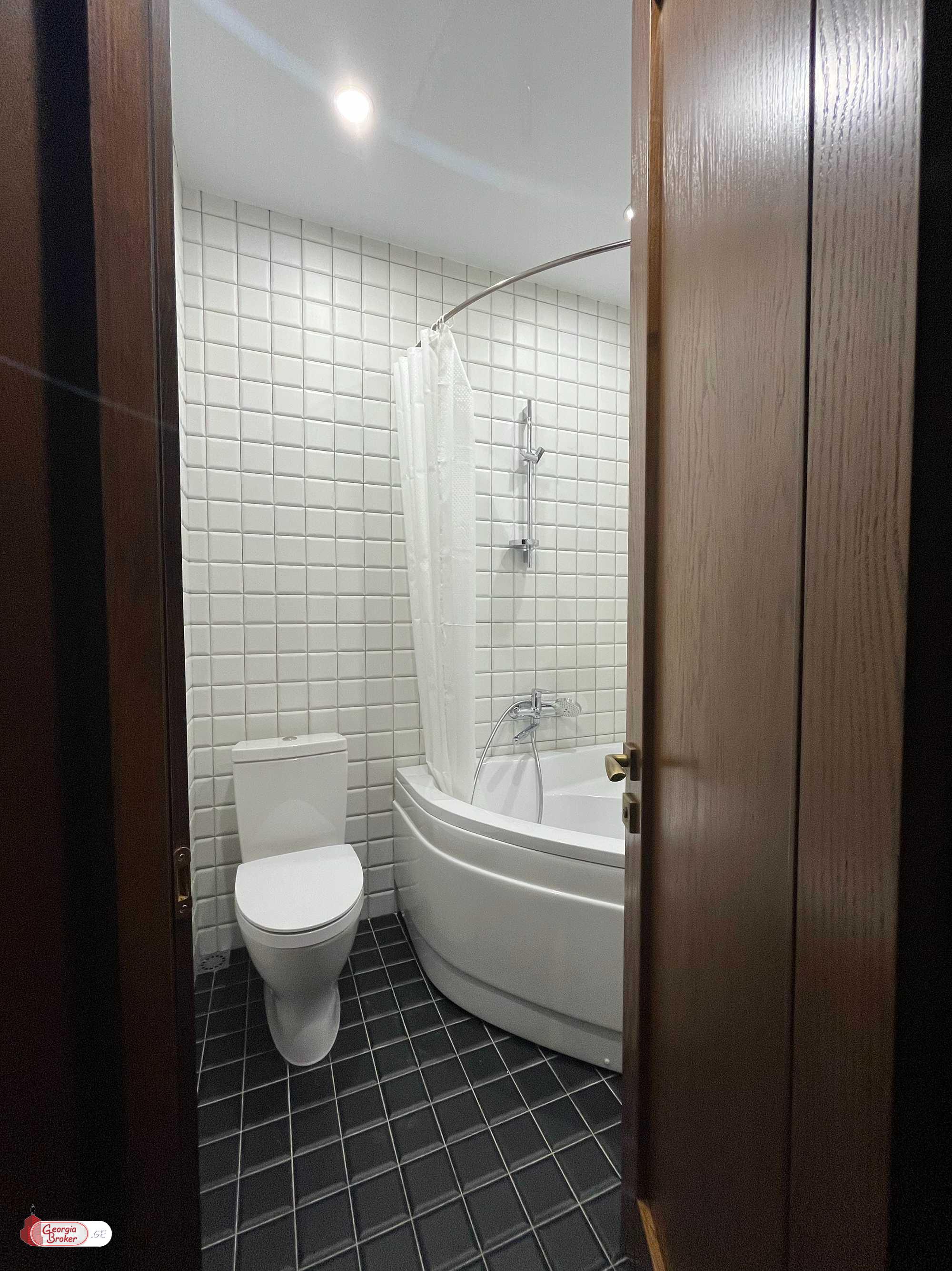 ქირავდება ახალი გარემონტებული 11 ოთახიანი სახლი