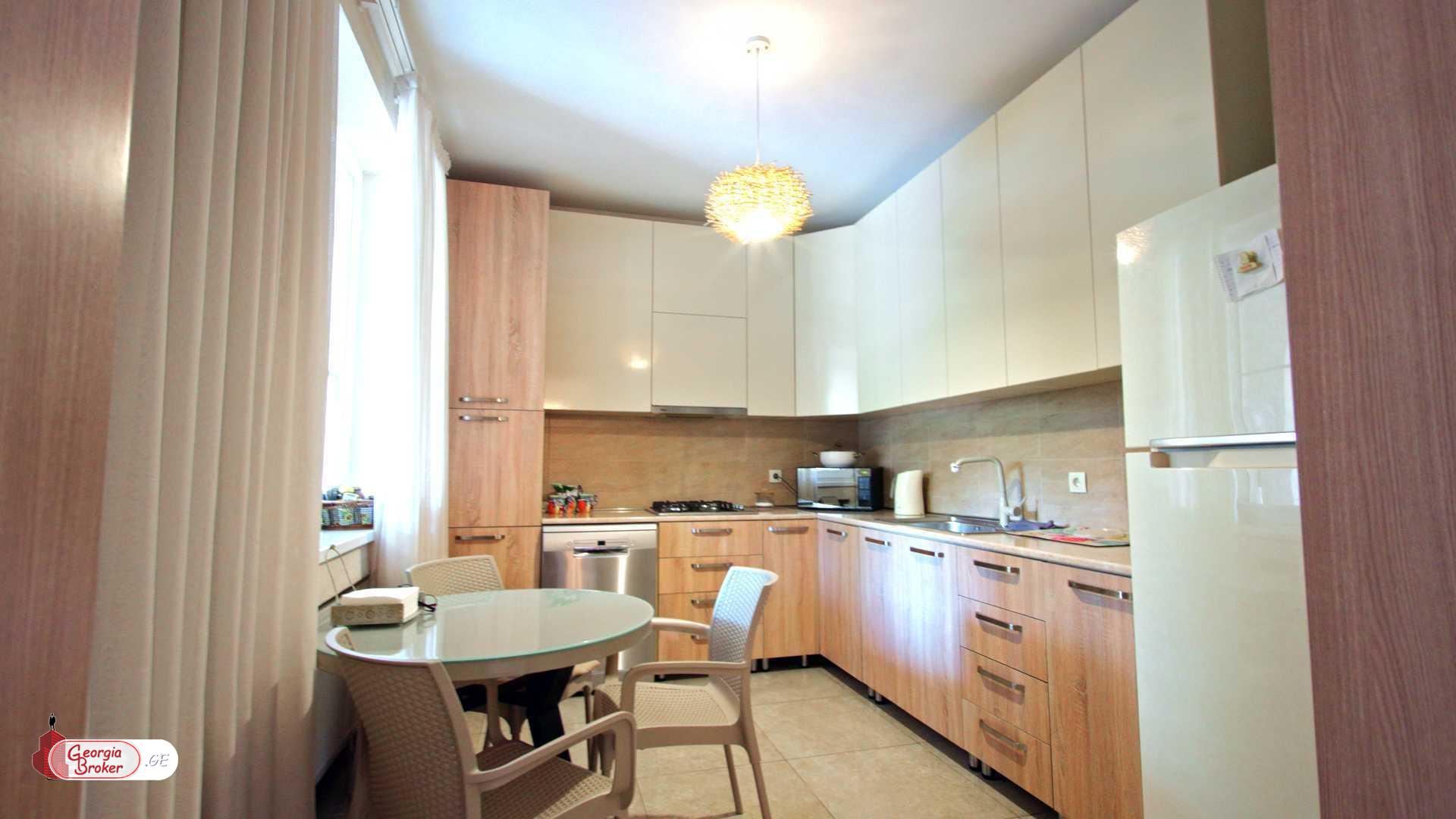 იყიდება ახალი გარემონტებული 5 ოთახიანი სახლი